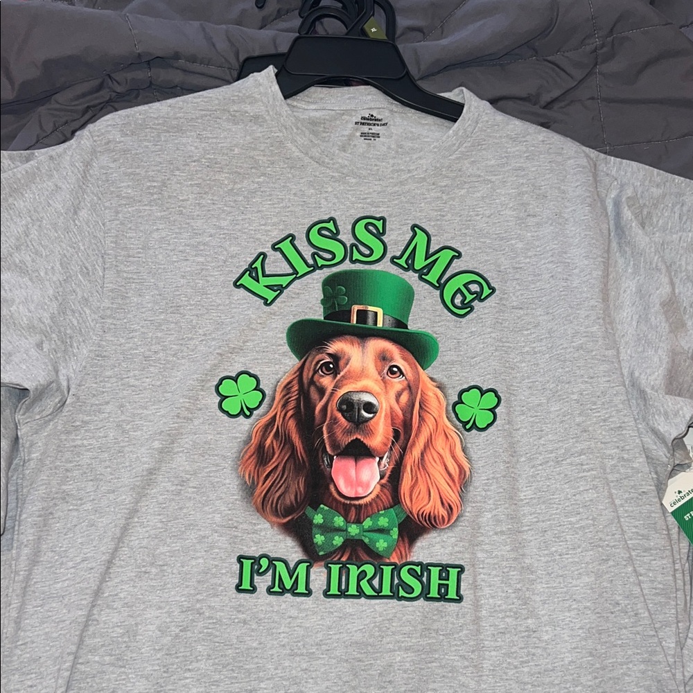 Kiss Me I'm Irish Dog T-Shirt - Gray with Green Graphic